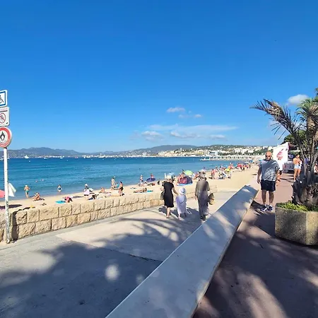 One-bedroom With Balcony On Rue Hoche * Cannes