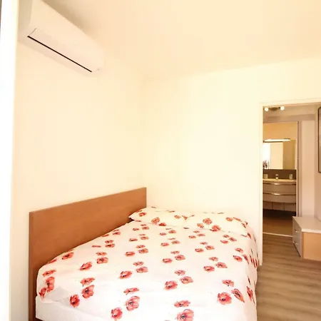 One-Bedroom Apt With Balcony On Rue Hoche Apartment