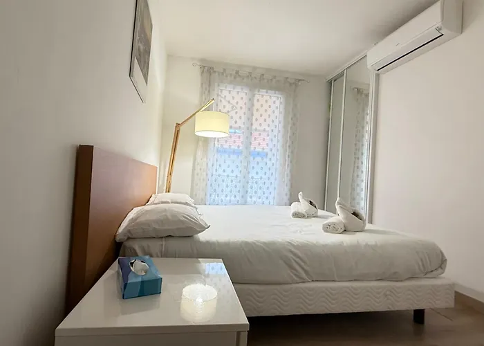 Daire One-bedroom With Balcony On Rue Hoche Cannes