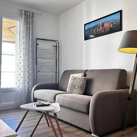 Διαμέρισμα One-bedroom With Balcony On Rue Hoche *