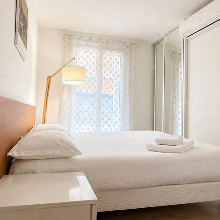 Διαμέρισμα One-bedroom With Balcony On Rue Hoche Κάννες