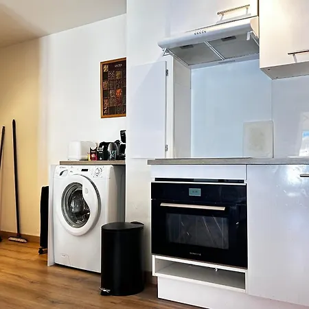 One-bedroom With Balcony On Rue Hoche