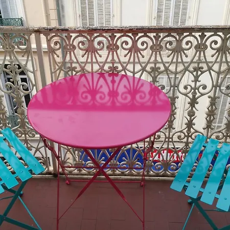 One-bedroom With Balcony On Rue Hoche Apartman Cannes
