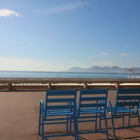 Appartement 2-pièces avec balcon au cœur de la rue Hoche
