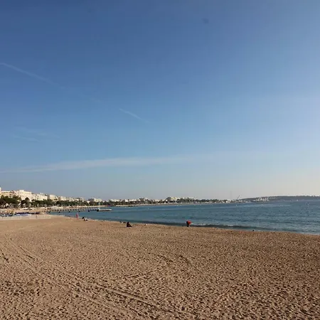 Apartamento One-Bedroom Apt With Balcony On Rue Hoche *