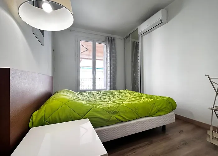 One-bedroom With Balcony On Rue Hoche Cannes