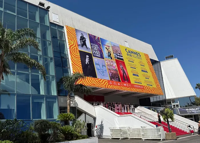One-bedroom With Balcony On Rue Hoche