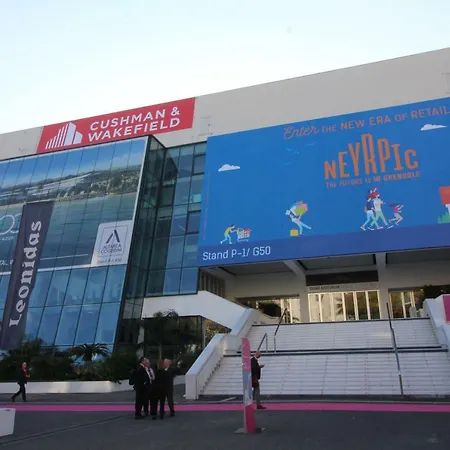 One-Bedroom Apt With Balcony On Rue Hoche